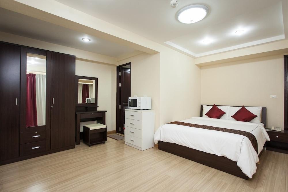 Alisha Court Hotel & Residence Bangkok Luaran gambar