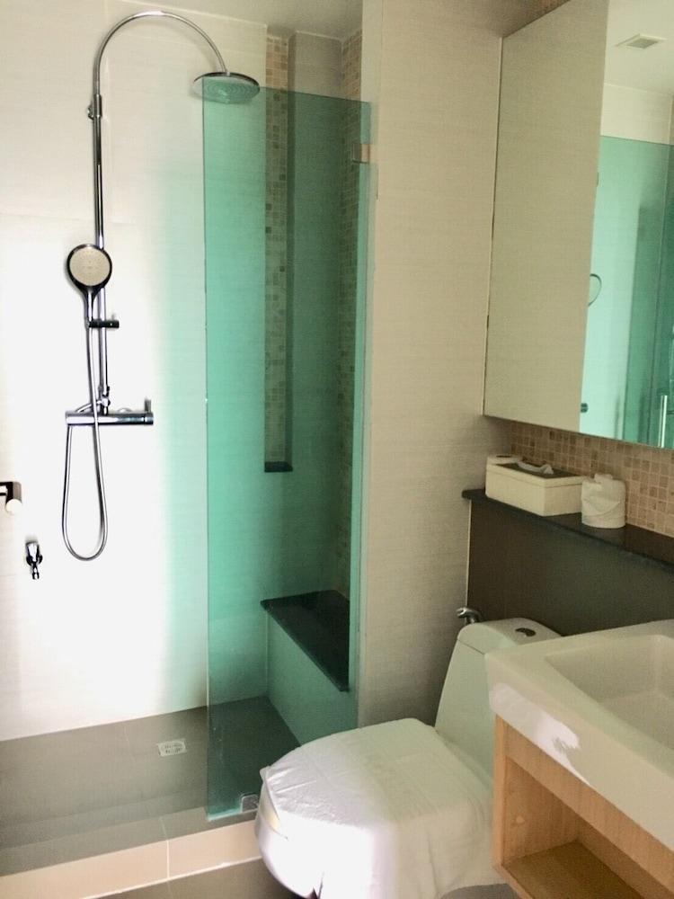 Alisha Court Hotel & Residence Bangkok Luaran gambar