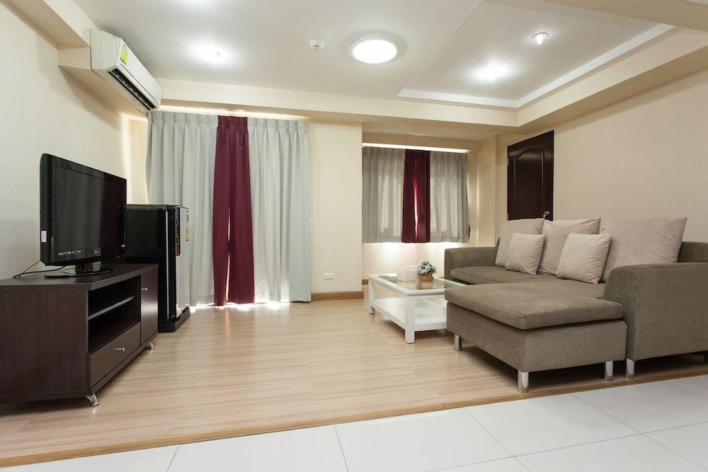Alisha Court Hotel & Residence Bangkok Luaran gambar
