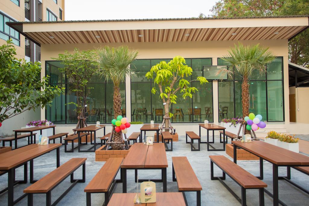 Alisha Court Hotel & Residence Bangkok Luaran gambar